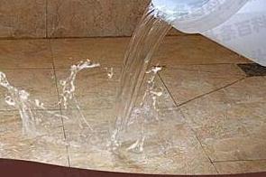 青岛市漏水维修 免砸砖防水材料该如何施工